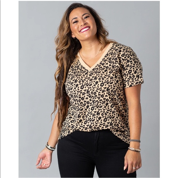 Cents of Style Roux Animal Print t-shirt tan leopard - Picture 8 of 11